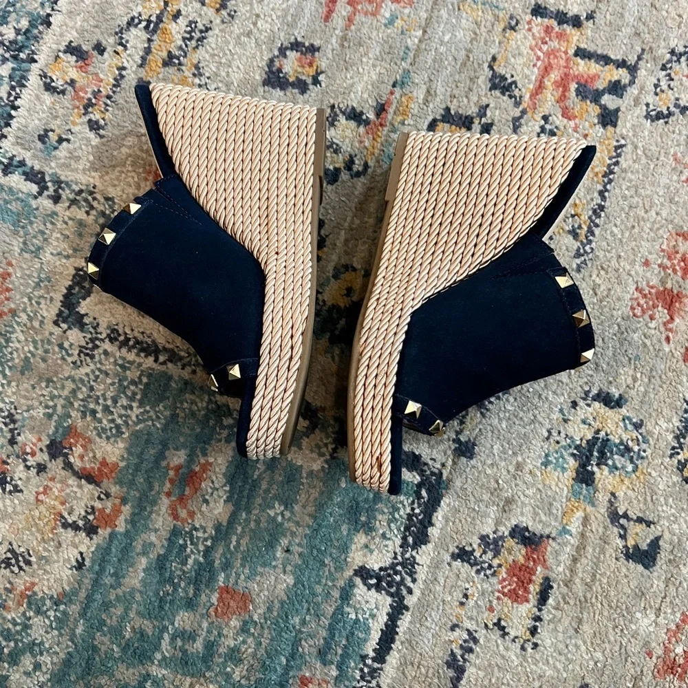 Marc Fisher Zyme2 blue Leather platform wedge sandal gold-tone studs Women’s‎ 8